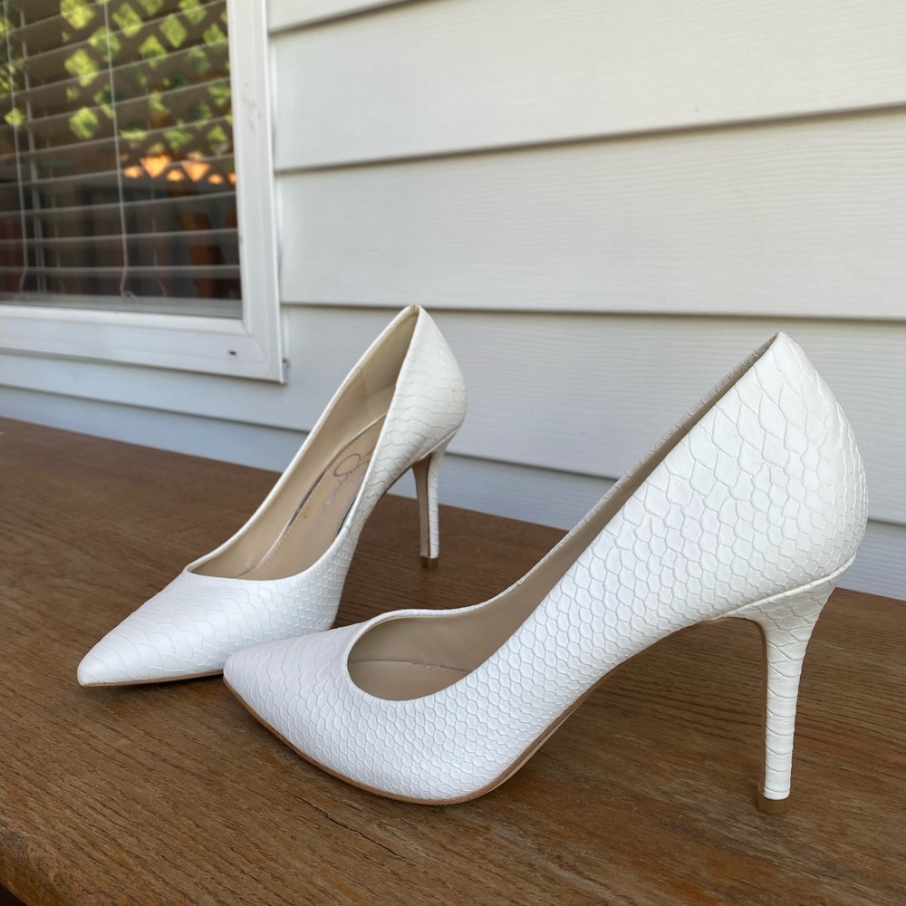 Jessica Simpson snake textured white pumps